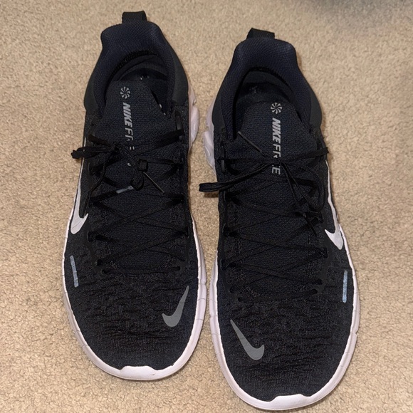 Nike Black and White Athletic Shoes - Picture 1 of 5